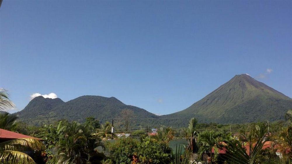 Luigis Hotel La Fortuna Bagian luar foto
