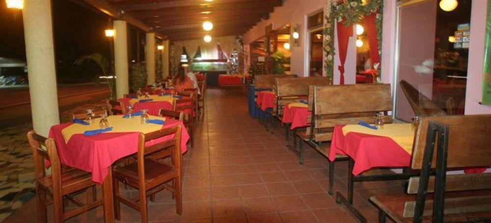 Luigis Hotel La Fortuna Bagian luar foto
