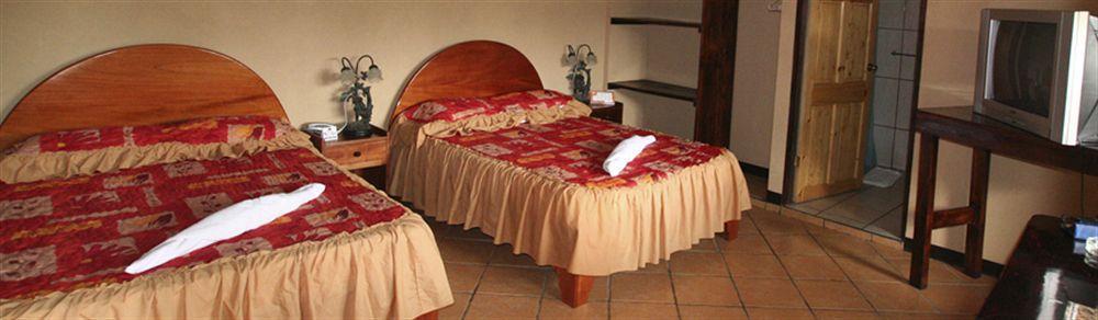 Luigis Hotel La Fortuna Bagian luar foto